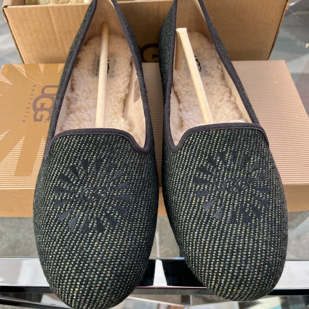 Women’ Ugg flats
